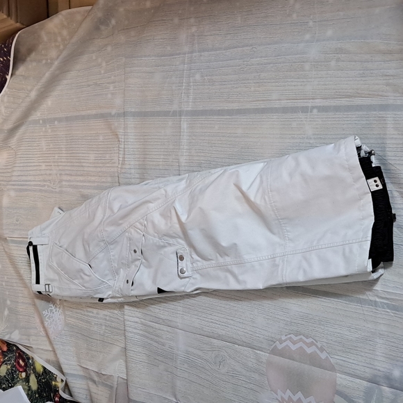 Section ski/snowboarding pants sz m inseam is 28inches waist laying flat across - Picture 8 of 12